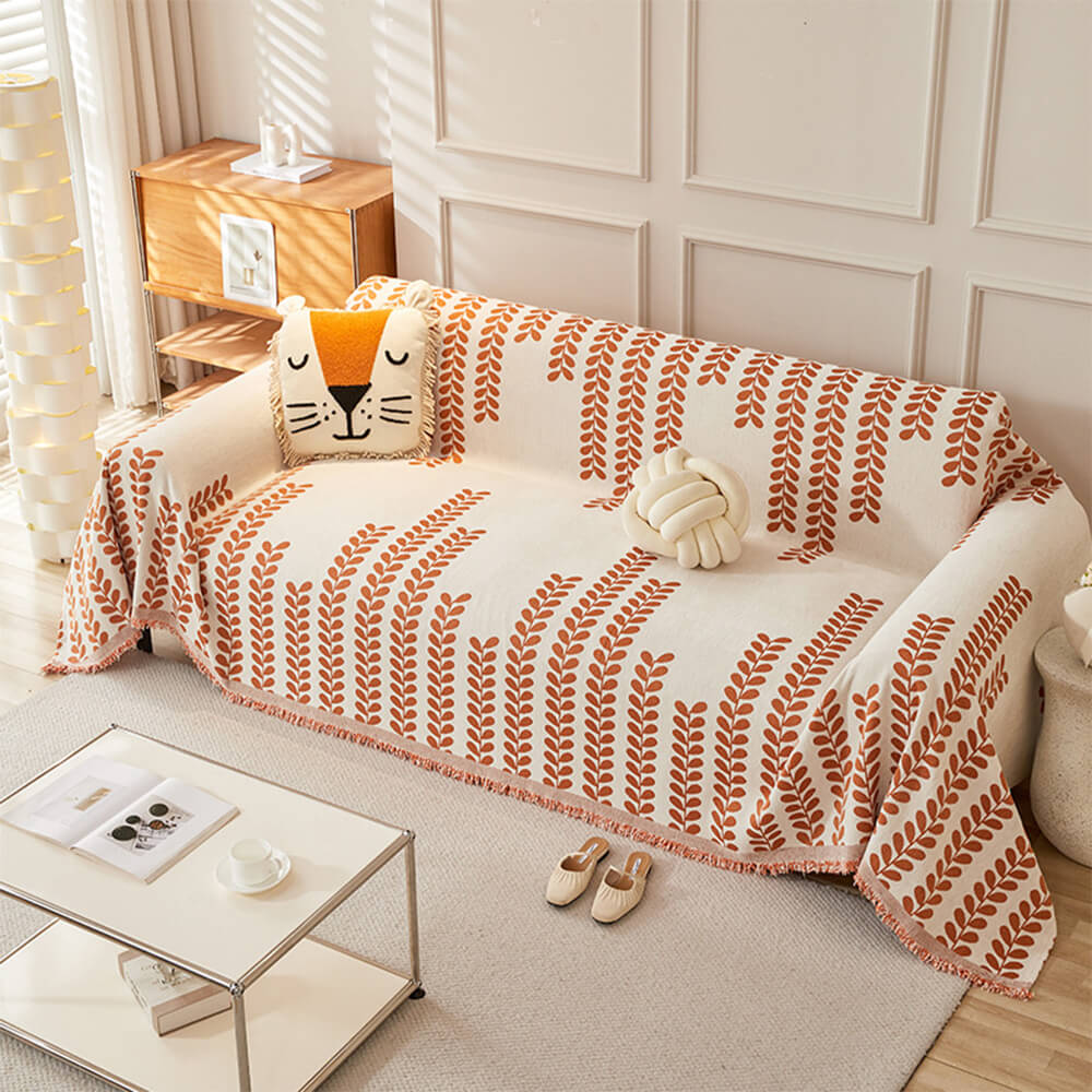 Sohvapeite, jossa on lehväkuvioita ja frangeja – eleganssia ja mukavuutta