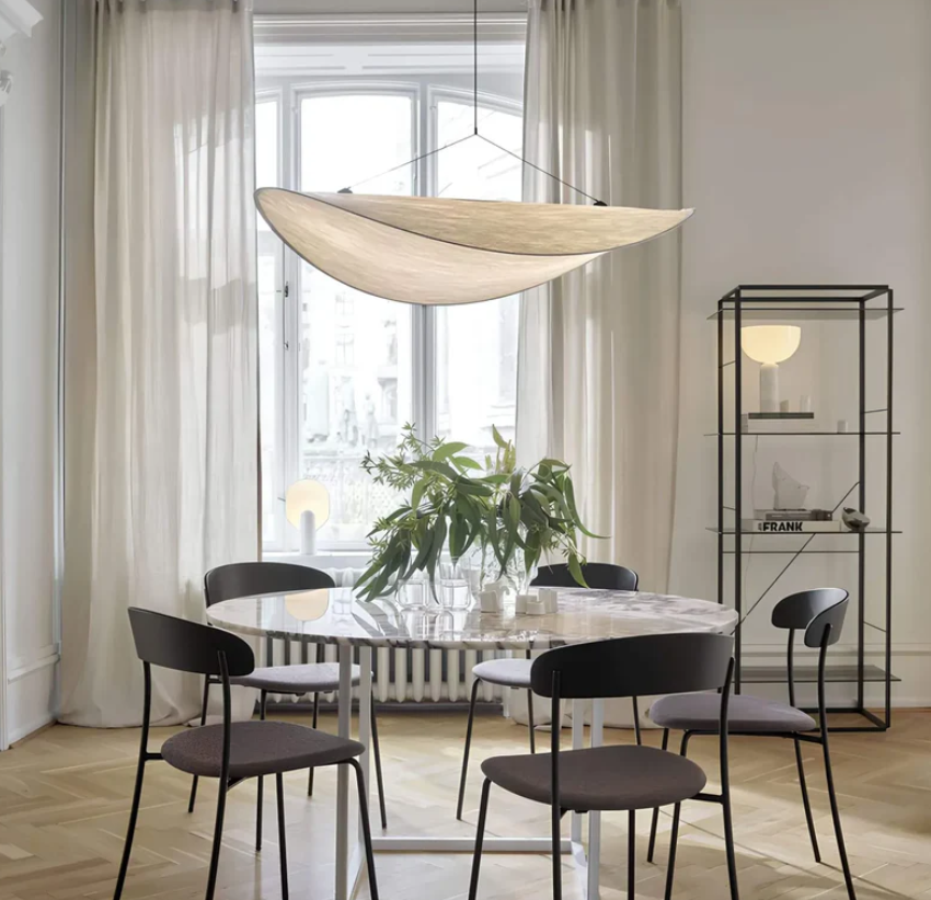 Håndlaget Taklampe – Naturlig og Ekte Eleganse