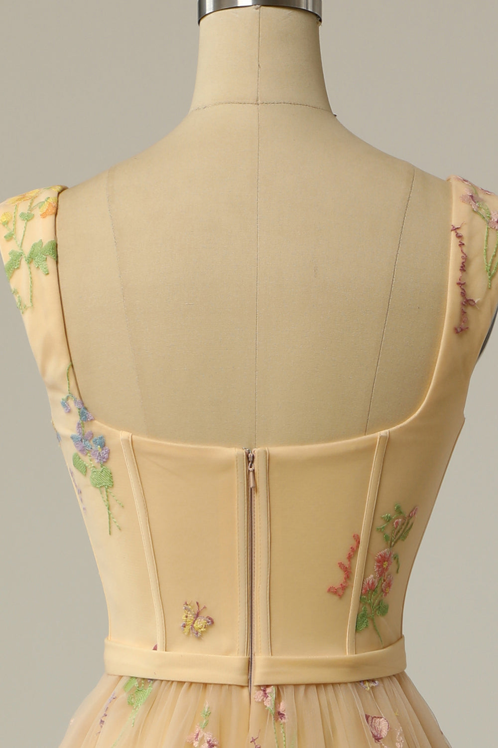 إيليز | فستان سهرة طويل – تطريزات راقية