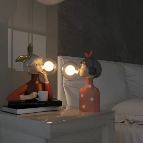 Lampa de birou artizanală – design unic și finisaj atent