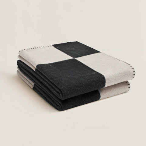 Plaid Checked – Modern Elegance and Cozy Comfort