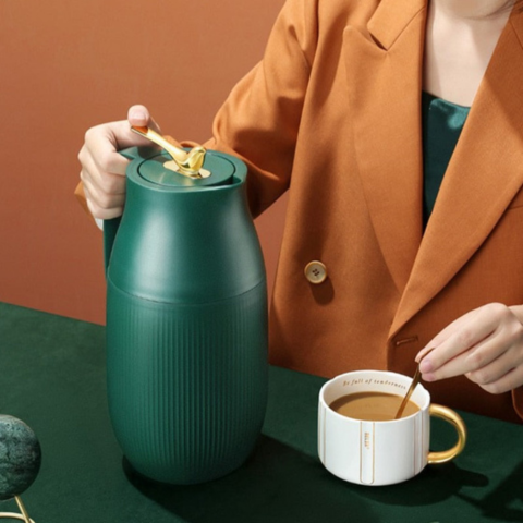 Modern Thermal Carafe - Refined style and practical function