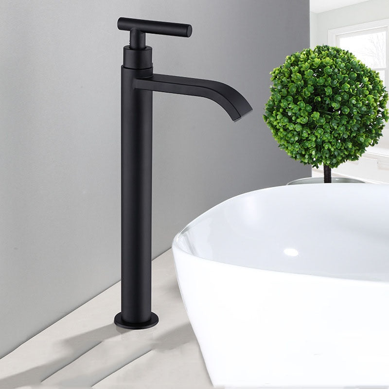 Torneira de Lavabo Elevada – Acabamento Elegante Preto Mate