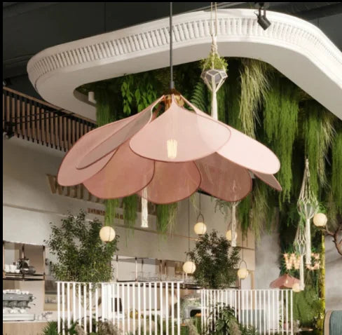 Elegant Floral Suspension – Refined and Romantic Decoration
