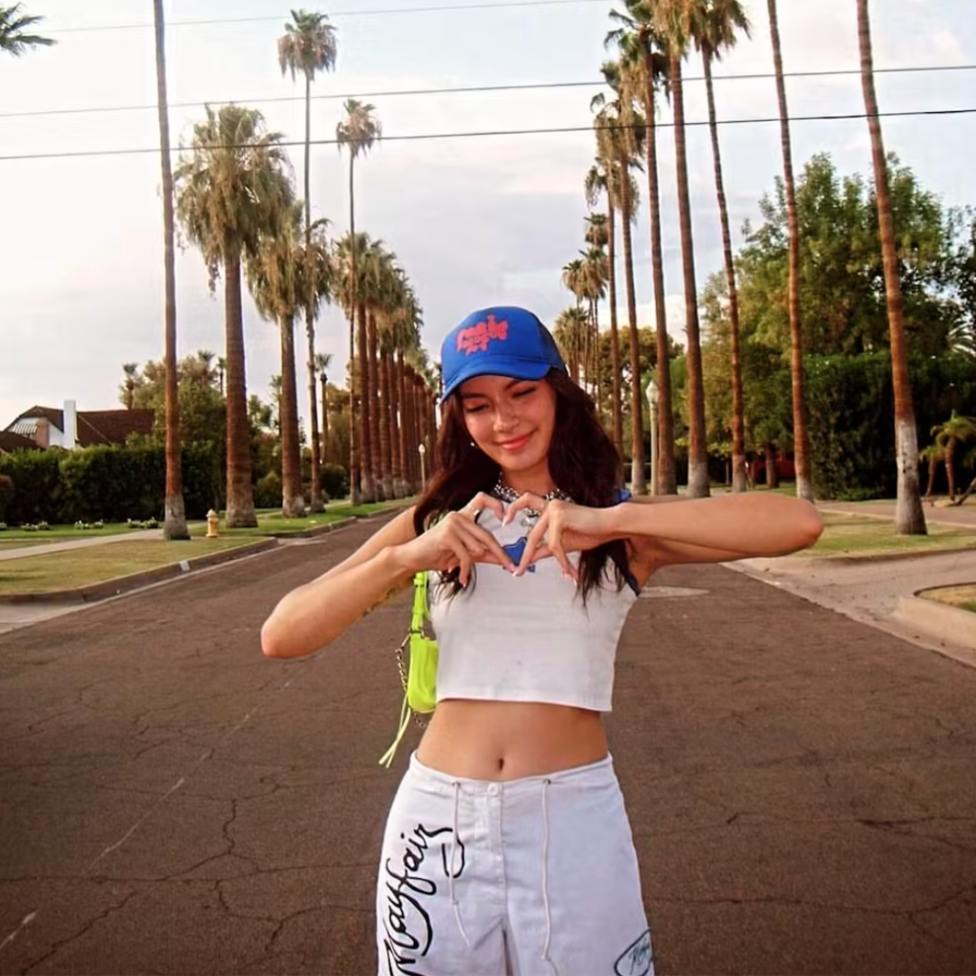 Retro-digitaalikamera - klassinen muotoilu ja HD-laatu