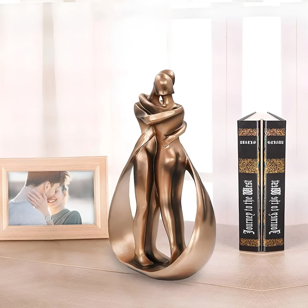 Couple in Love Statue - Sentimental Gift & Modern Style