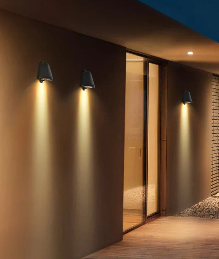 Modern and Durable Outdoor Wall Sconce – Elegance and Reliability 