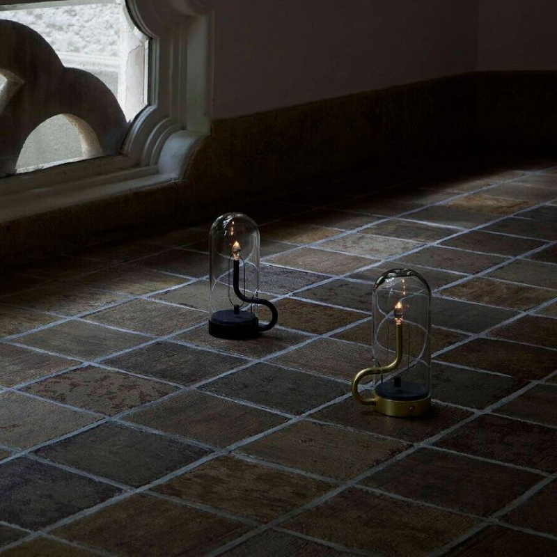 מנורת שולחן — תאורה חמימה אפקט להבה 