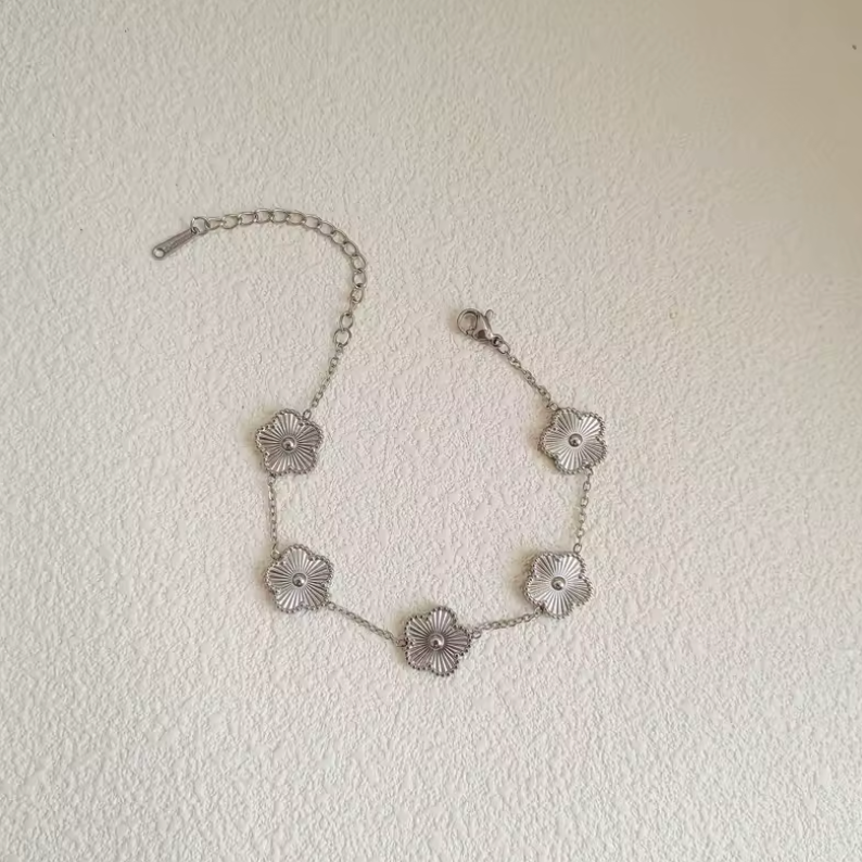 مجموعة مجوهرات – أناقة ذهبية من الفولاذ المقاوم للصدأ 