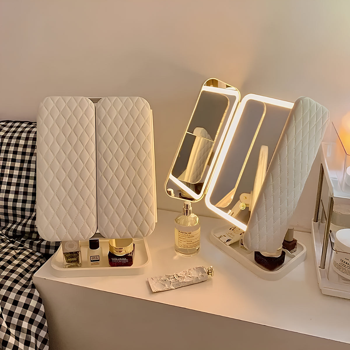 Espejo Inteligente — Iluminación LED y Pantalla Moderna 