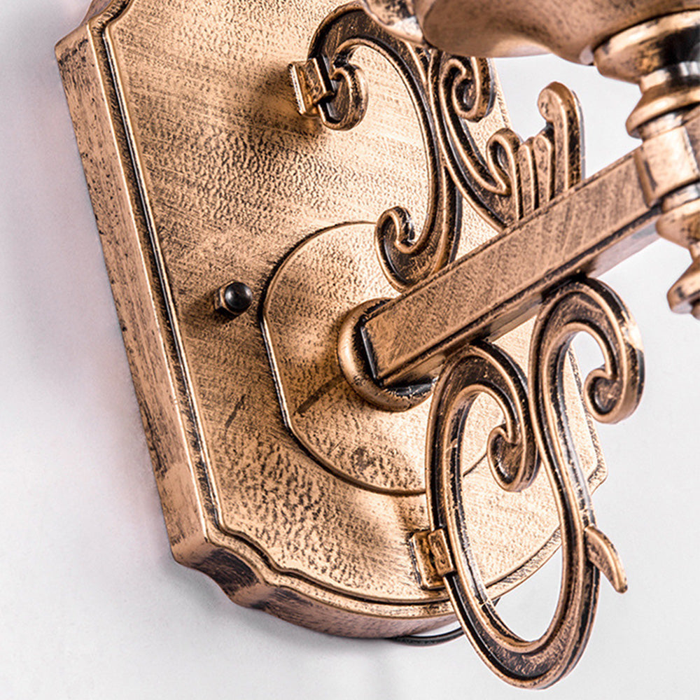 מנורת קיר וינטג' מזכוכית – סגנון רטרו ועמידות חיצונית 