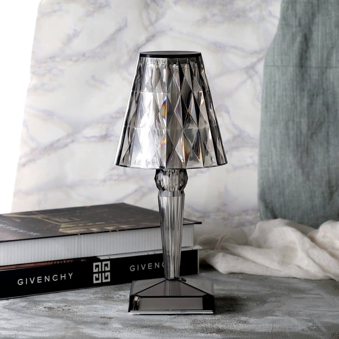 Crystal Table Lamp – Modern Elegance and Warm Atmosphere 