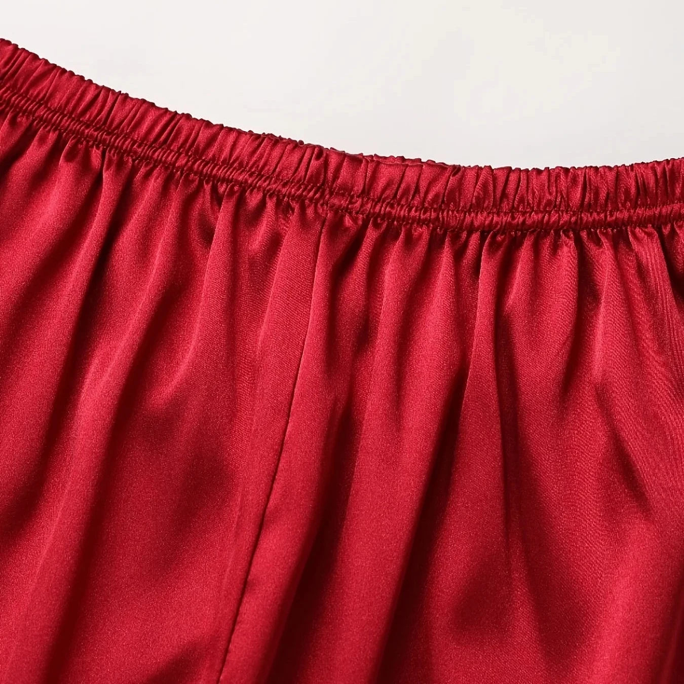 סנדרה | פיג'מה מבריקה – אלגנטיות לילית ומגע עדין 