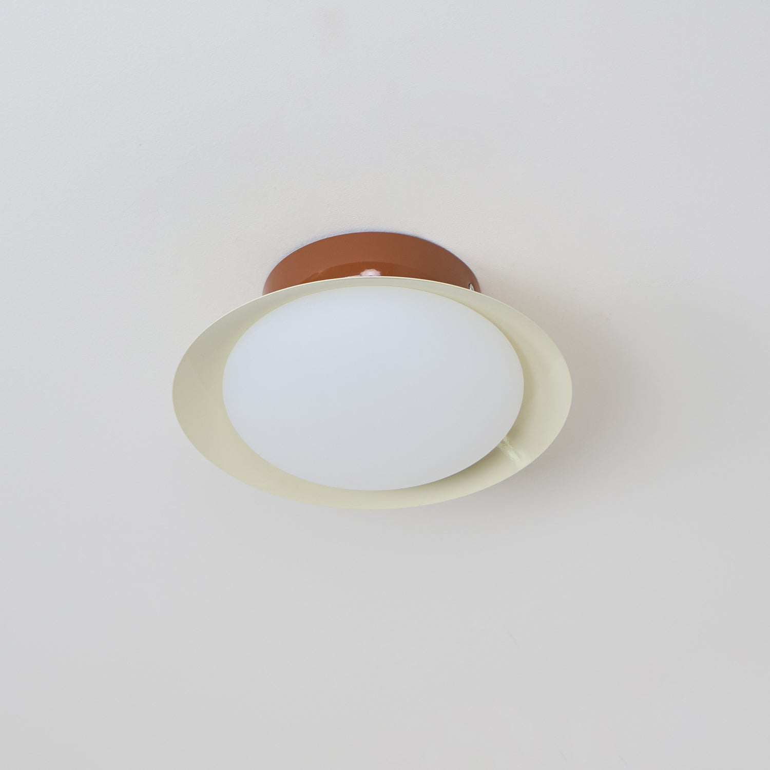 Round LED ceiling light - Natural glow & Discreet elegance