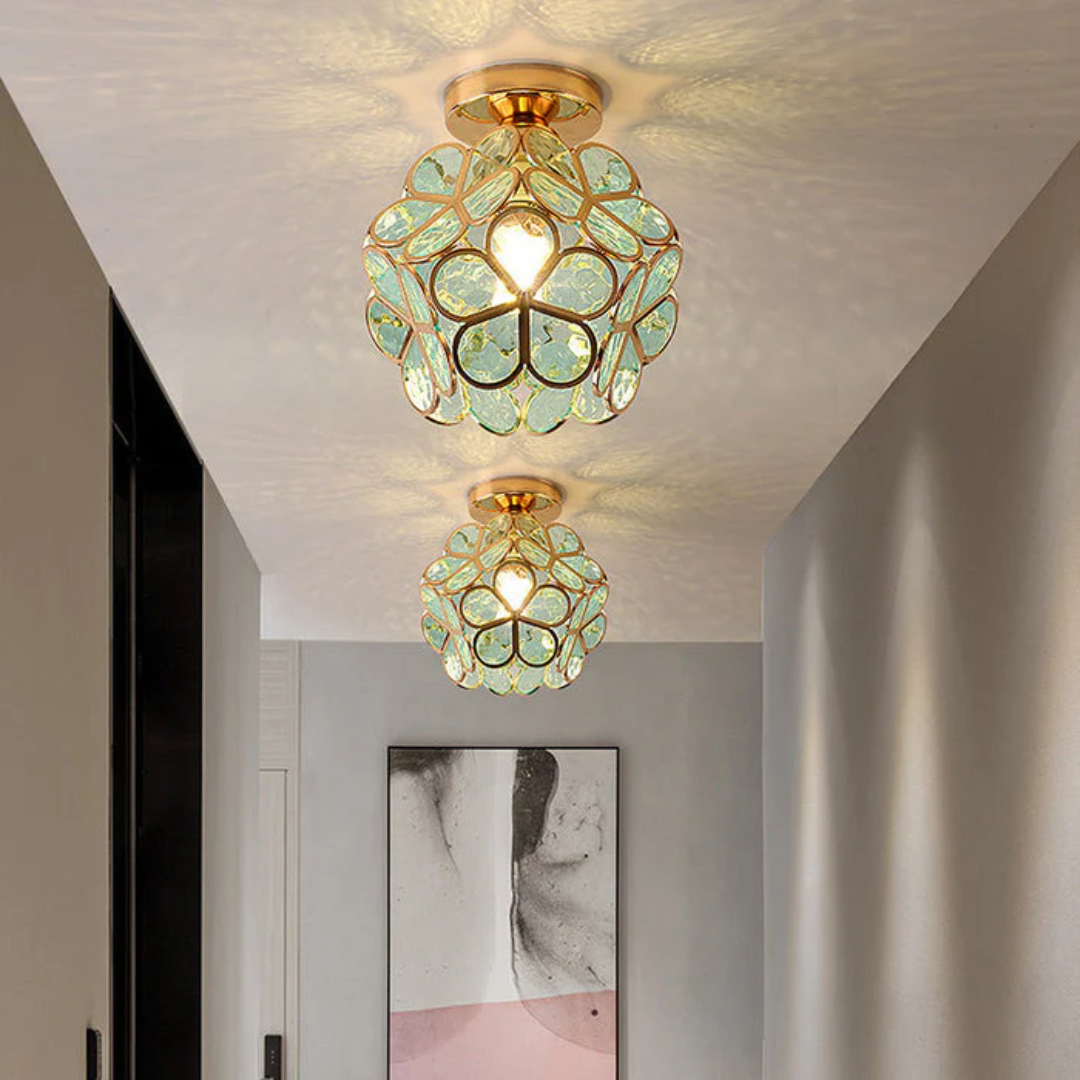 Aplica de tavan în formă de floare – Design delicat și modern 