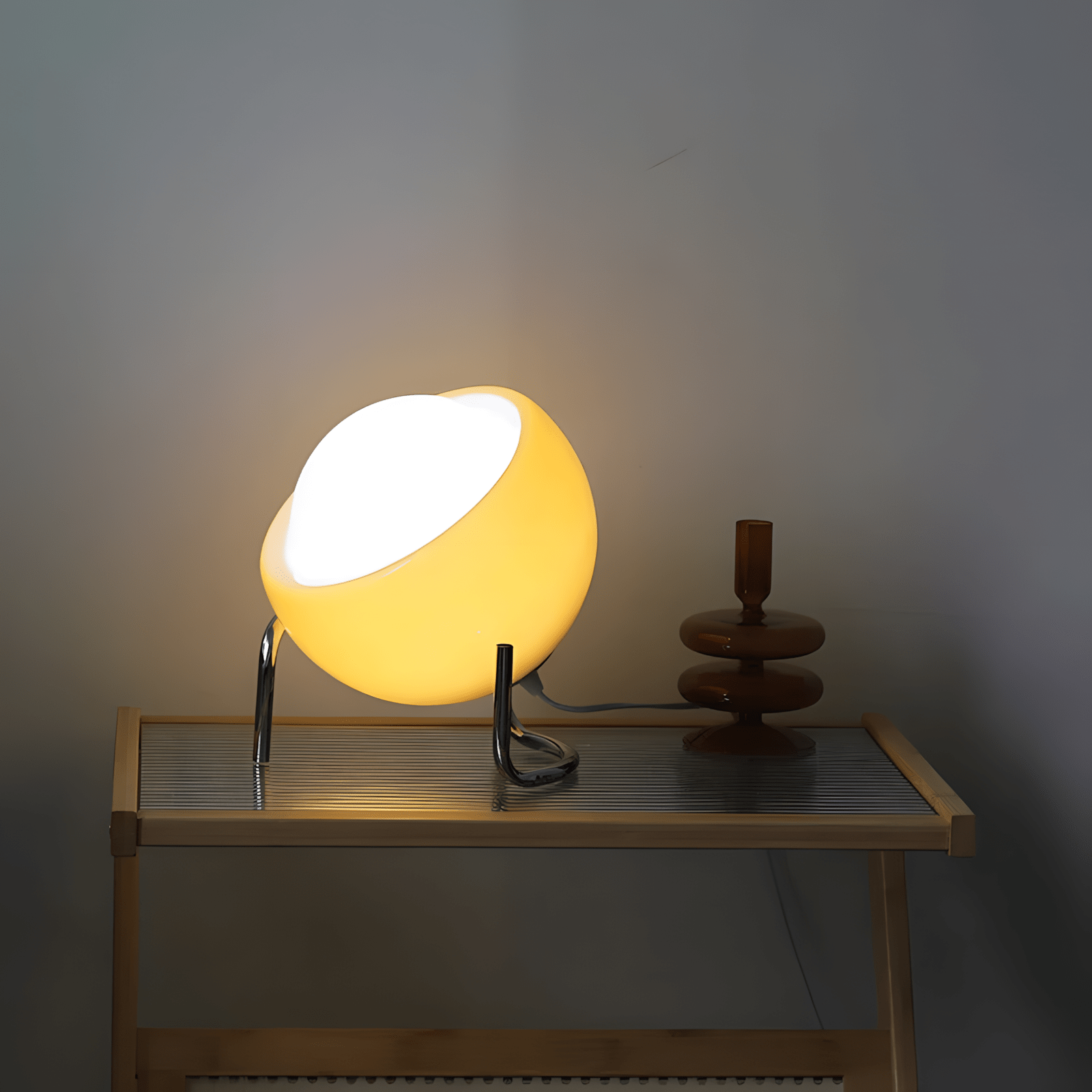 Nordic Table Lamp – Elegance and Simplicity 