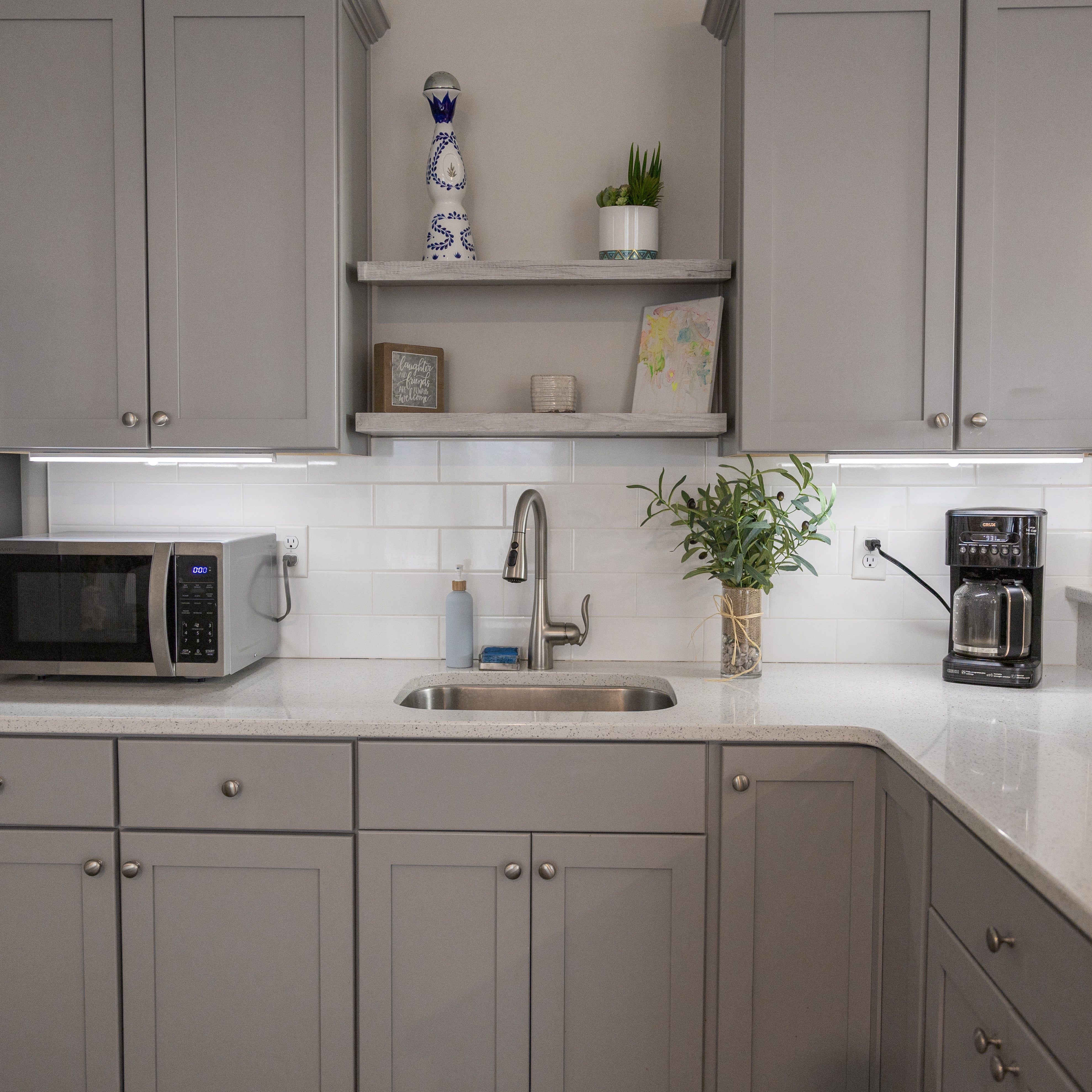 Bară LED Sub Mobilă – Iluminare Fără Fir Și Instalare Ușoară 