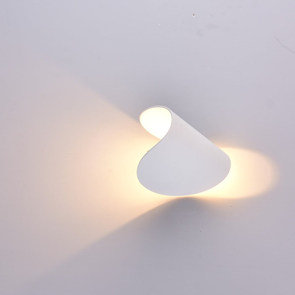 Moderná nástenná lampa – Elegancia a rafinovanosť 