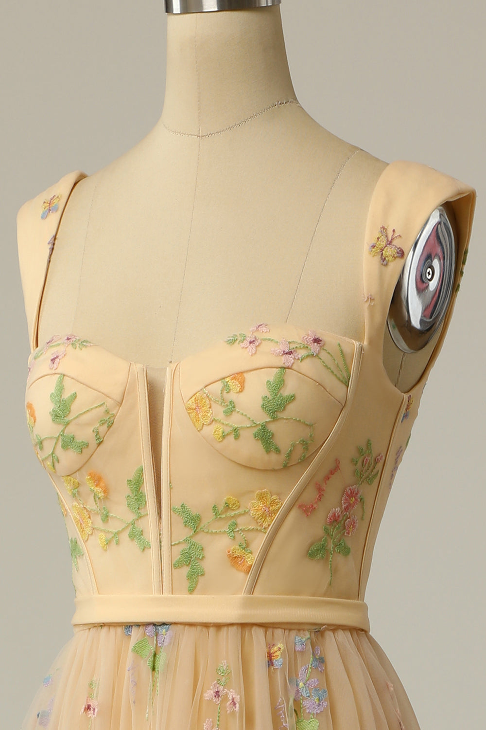 אליז | שמלת נשף ארוכה – רקמות מעודנות 