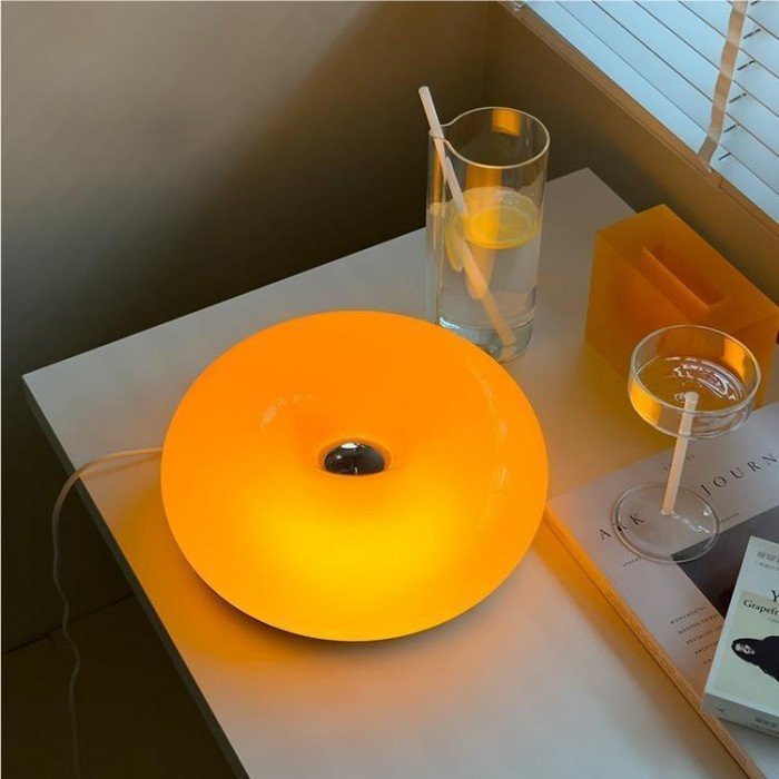 Lampa ścienna i stołowa - oryginalność i wyrafinowanie